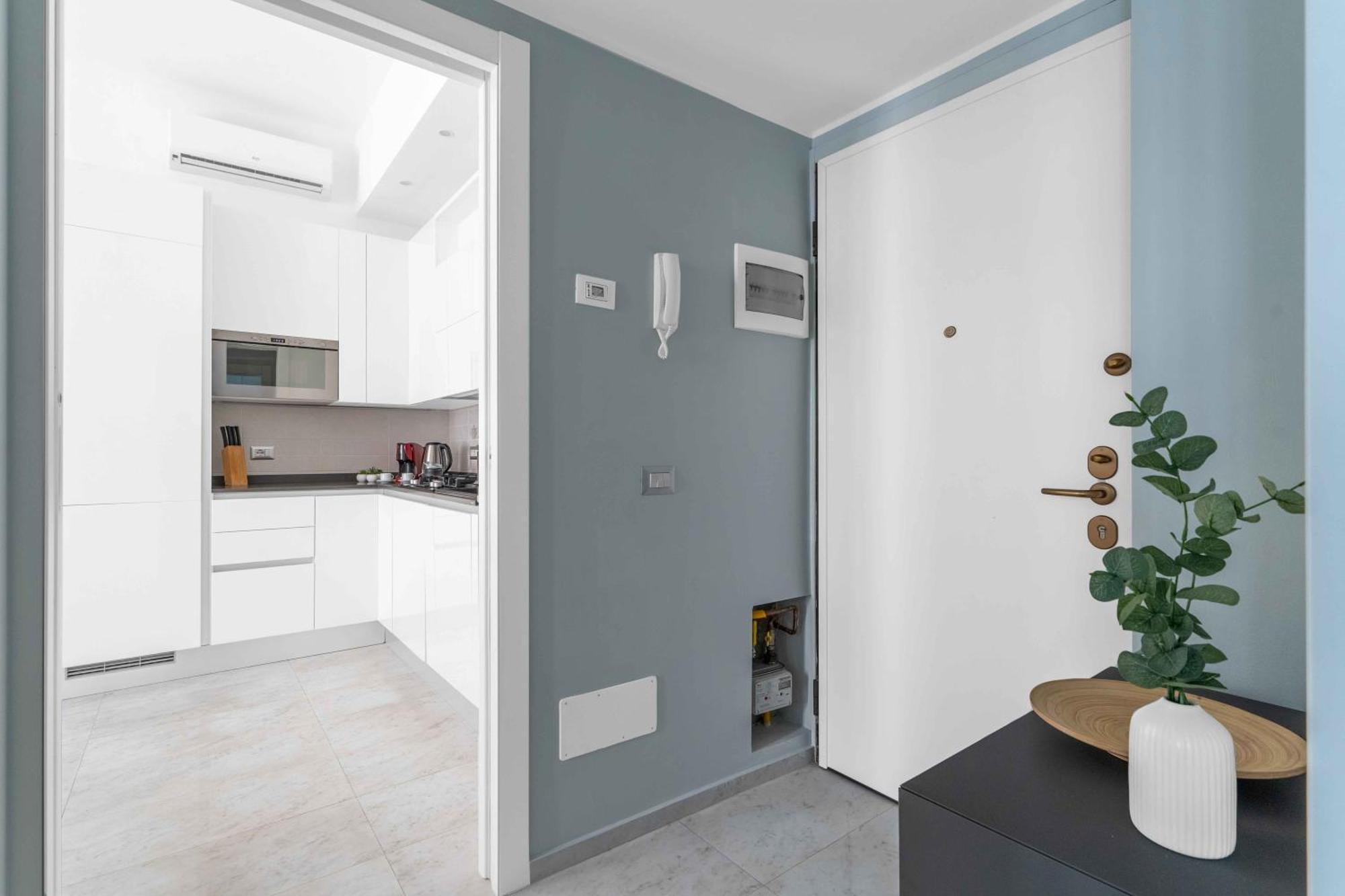Bright Top-floor - 5mins Station Apartment Mailand
